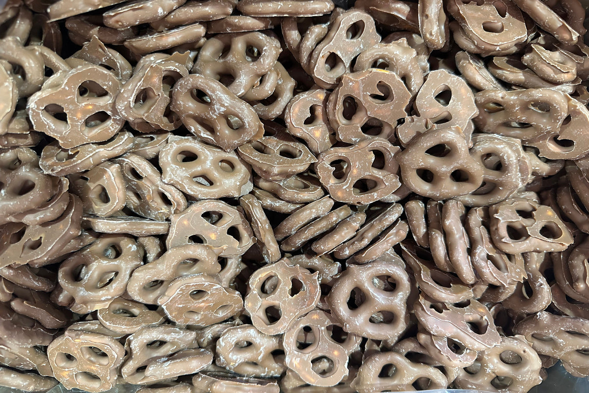 caramel chocolate flavoured pretzels