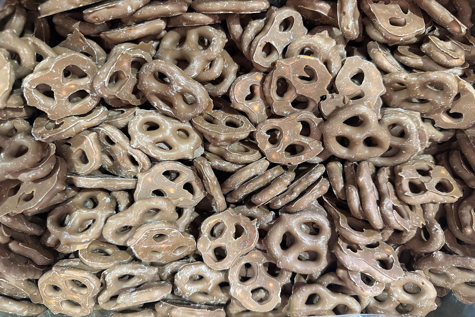 caramel chocolate flavoured pretzels